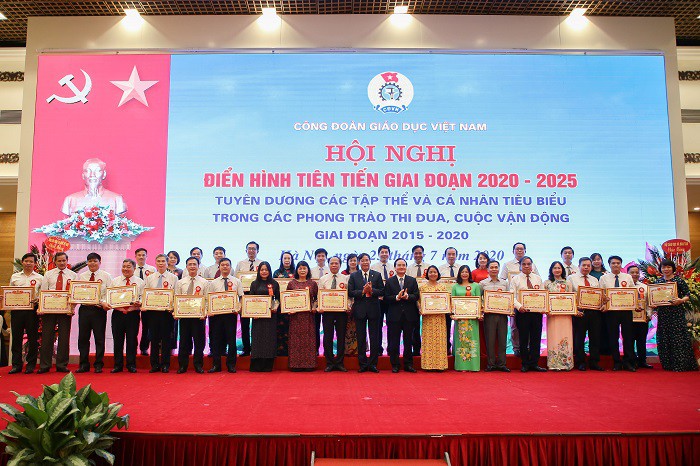 Công đoàn trường ĐHSP Hà Nội 2 tổ chức Hội nghị sơ kết giữa nhiệm kỳ 2017-2020