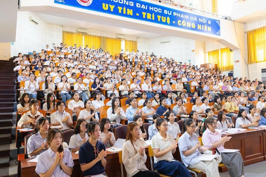 Trường Đại học Sư phạm Hà Nội 2 tổ chức “Tuần sinh hoạt công dân - sinh viên” đầu khóa học 2025-2029